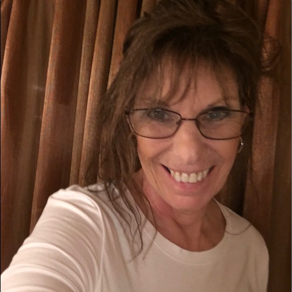 Meet your Posher, Pam - Picture 1 of 1